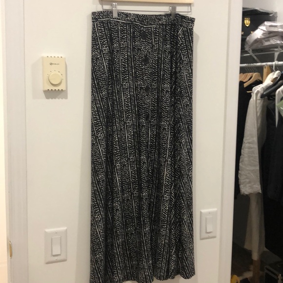 Dresses & Skirts - Black and white maxi skirt*NEW*